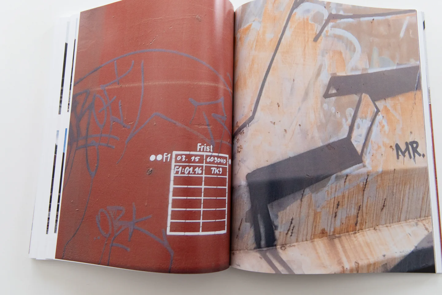121/183 761 PHOTOS OF RED-BROWN STEEL FREIGHT WAGONS WITH A PAINTING ON THE SIDE - Image 6