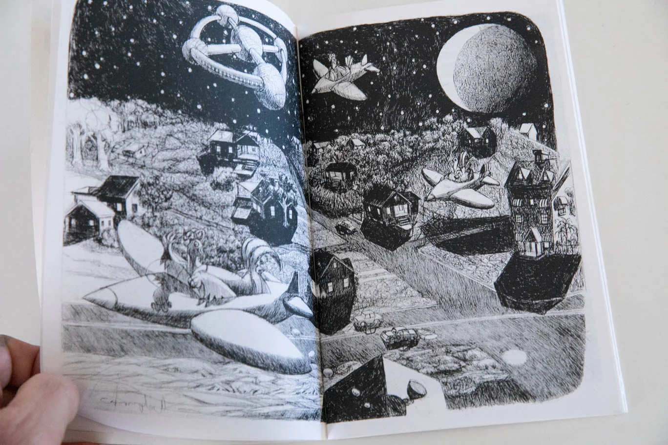 FLOATING - Image 4