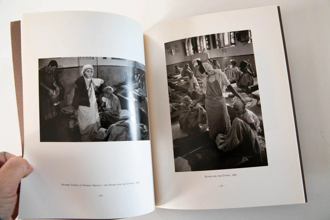 PHOTOGRAPHS OF MOTHER TERESA'S MISSIONS OF CHARITY IN CALCUTTA - Image 4