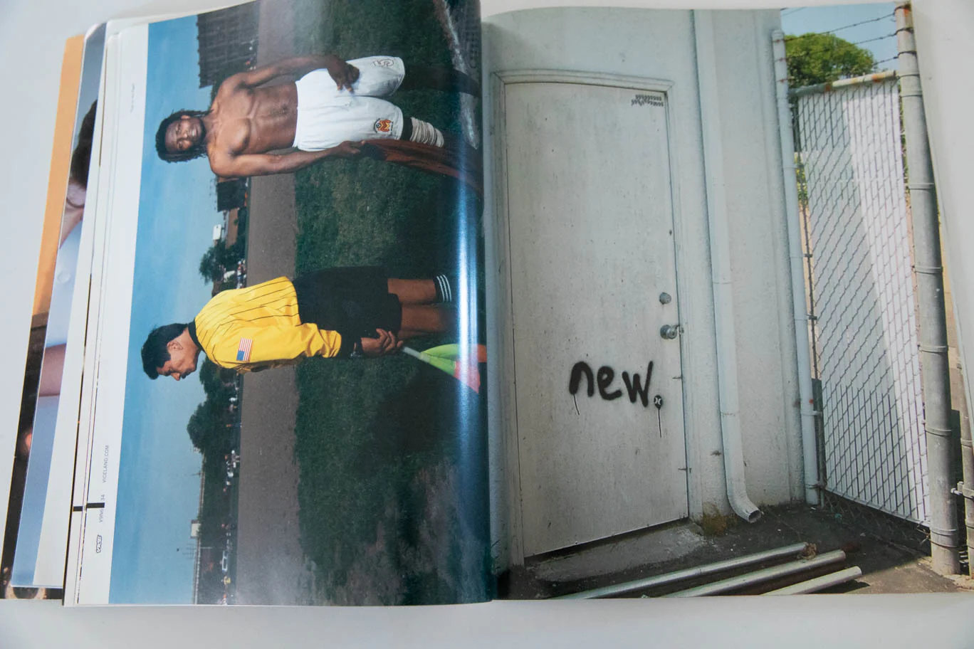 VICE MAGAZINE Vol. 9 No. 6 | The photo Issue - Image 4